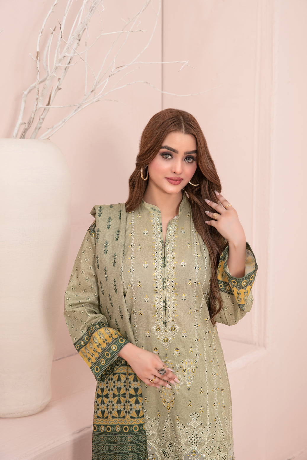 Un-Stitched Embroided Lawn Suit 3pc