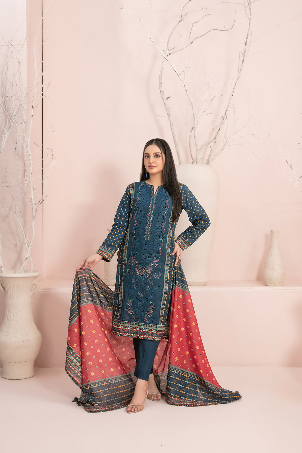 Un-Stitched Embroided Lawn 3pc Suit