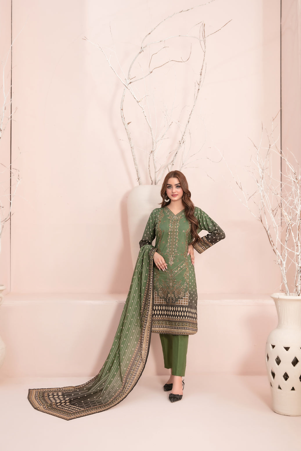 Un-Stitched Embroided Lawn Suit 3pc