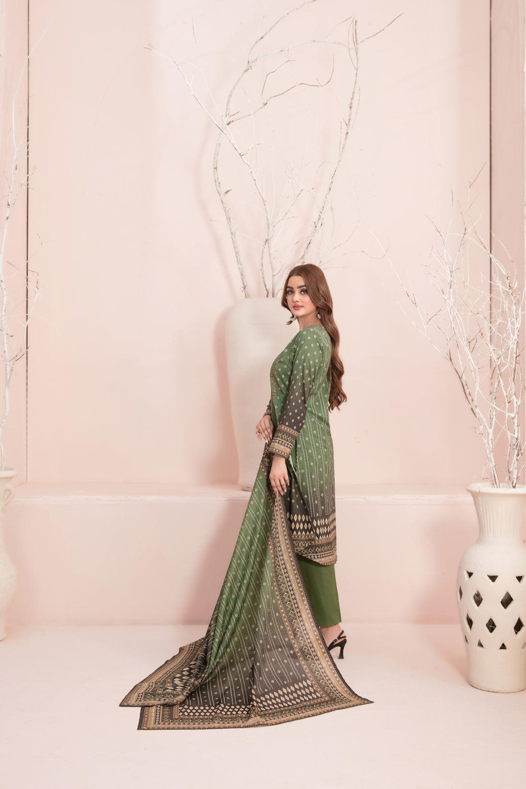 Un-Stitched Embroided Lawn Suit 3pc