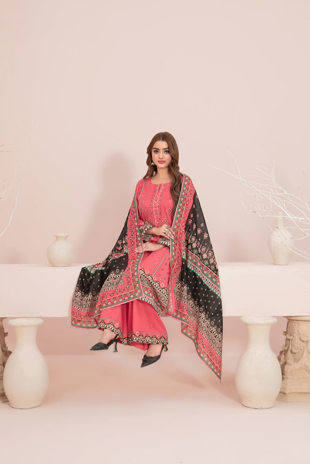 Un-Stitched Embroided Lawn Suit 3pc